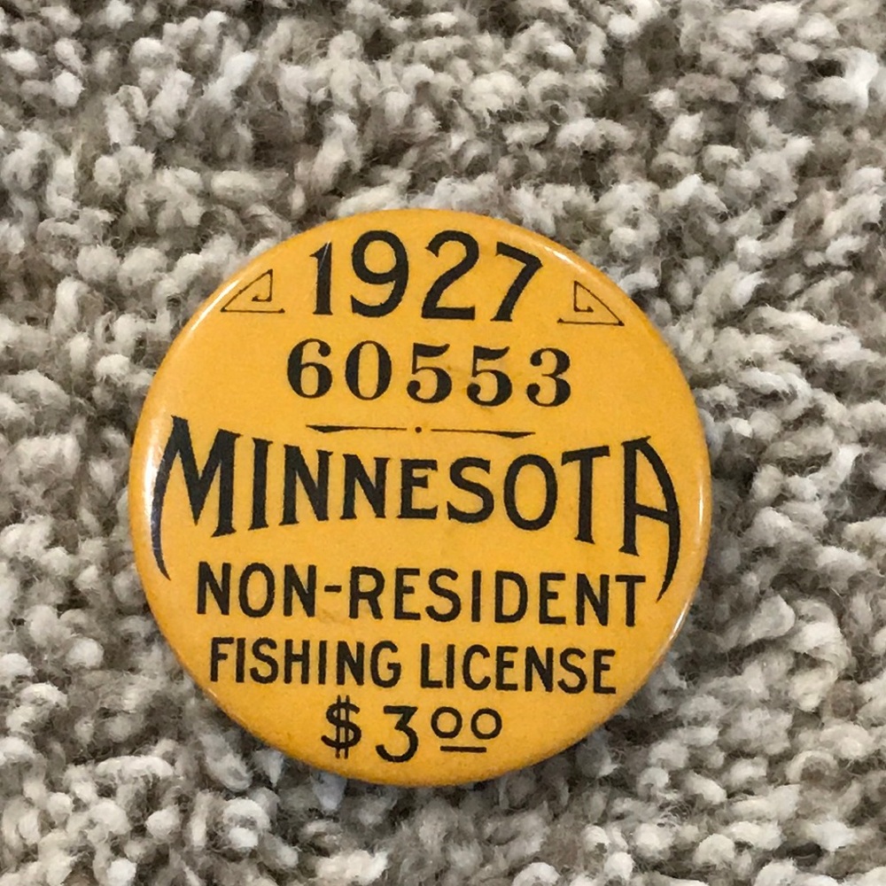 1927 Minnesota Non-Resident fishing license pin, pinback, button.